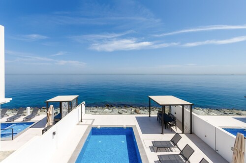 4BR Villa with Arabian Gulf, Mountain, Community Views and Heated Pool