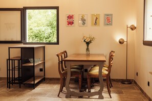 Dining - The Gardens of Light B&B (Floressas)