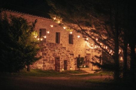 外観. Gîte Lunada at Les Jardin de Lumière