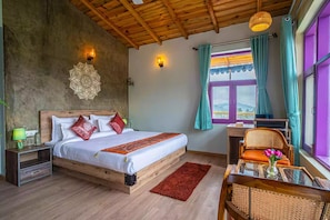 Valley Facing Room | Desk, laptop workspace, free WiFi, bed sheets - Adrushya Estate Luxury Suites Mukteshwar (Dhari)