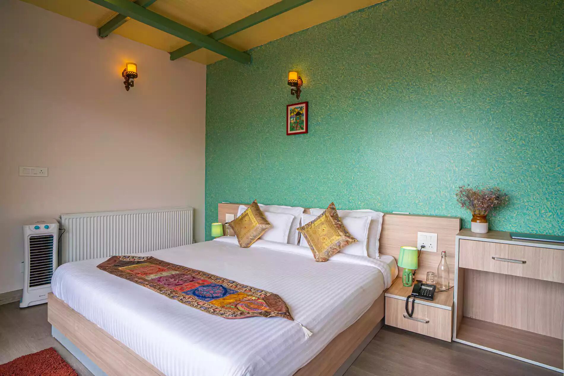 Studiosuite – junior | Skrivebord, skrivebord for bærbar PC, wi-fi (inkludert) og sengetøy