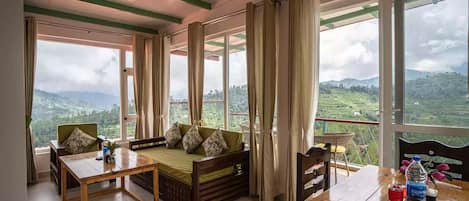 Junior Studio Suite | Living area | LED TV