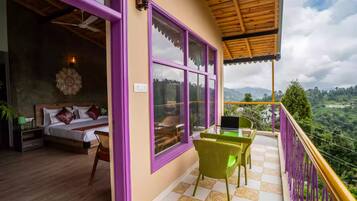 Valley Facing Room | Bureau, espace de travail pour ordinateurs portables