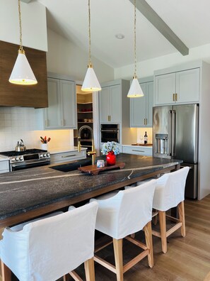 Refrigerador, microondas, horno, placa de cocina