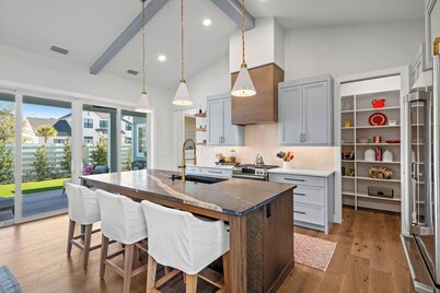 Town of Tioga Luxe Peaceful Retreat: 4-bedroom/2.5-bath, fenced yard w/fire pit