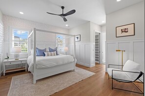 4 bedrooms, desk, iron/ironing board, travel crib