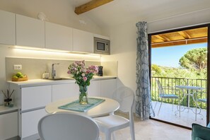 Mikrowelle, Herdplatte, Geschirrspüler