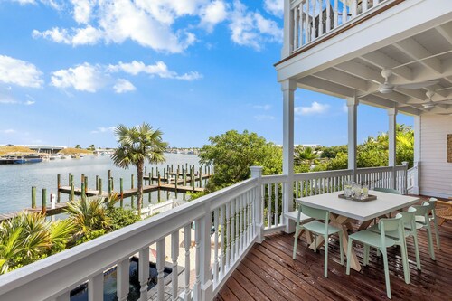 SEVENTH HEAVEN~Waterfront 5 BR, 4 Ba Townhome with Pool, Elevator & Dockage!