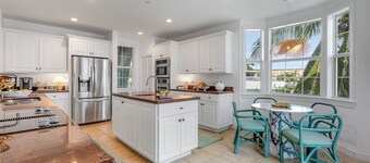 SEVENTH HEAVEN~Waterfront 5 BR, 4 Ba Townhome with Pool, Elevator & Dockage!