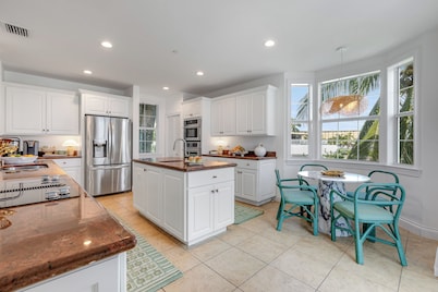 SEVENTH HEAVEN~Waterfront 5 BR, 4 Ba Townhome with Pool, Elevator & Dockage!