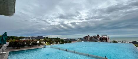 2 piscinas al aire libre