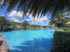 2 piscinas al aire libre