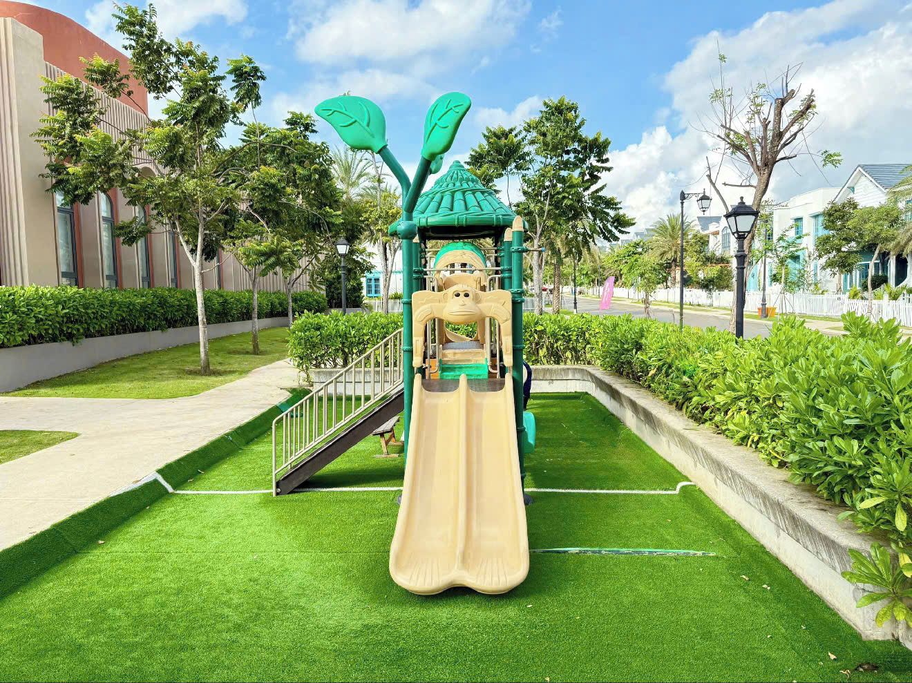 Área de juegos infantiles al aire libre