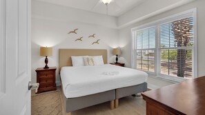 3 bedrooms, desk, free WiFi, bed sheets - 3BR/2BA, Sleeps 6, BBQ Grill, Pool, Beach Access + Free Attraction Tickets! (Santa Rosa Beach)