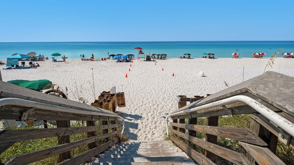 Una spiaggia nelle vicinanze