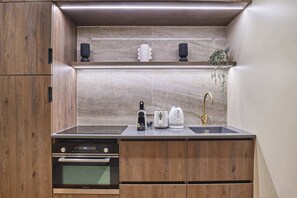 Kühlschrank, Mikrowelle, Ofen, Herdplatte