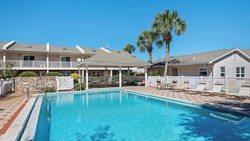 Et oppvarmet basseng