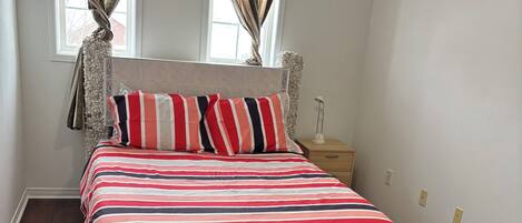 5 bedrooms, desk, iron/ironing board, travel crib