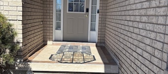 5br 3.5bth home w Free Parkings+Ensuite laundry
Barrie,ON
