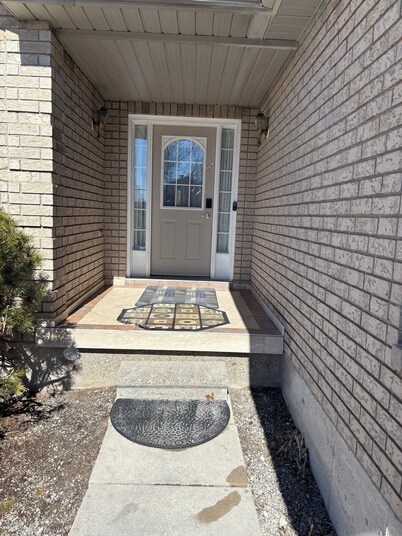 5br 3.5bth home w Free Parkings+Ensuite laundry
Barrie,ON