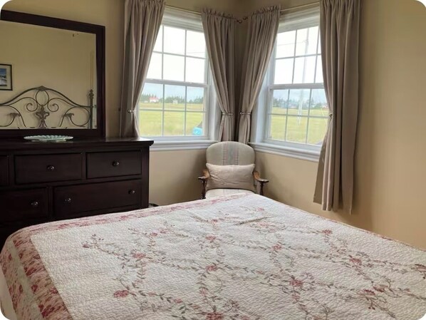 3 habitaciones, tabla de planchar con plancha, wifi y ropa de cama 