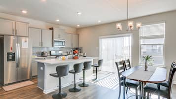 Apartment (3 Bedrooms) | Front of property
