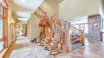 House (5 Bedrooms) | Interior