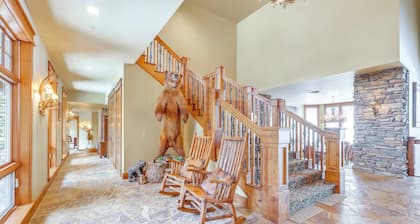 Hot Tub + Views: Luxe Mountain Escape in Yucaipa