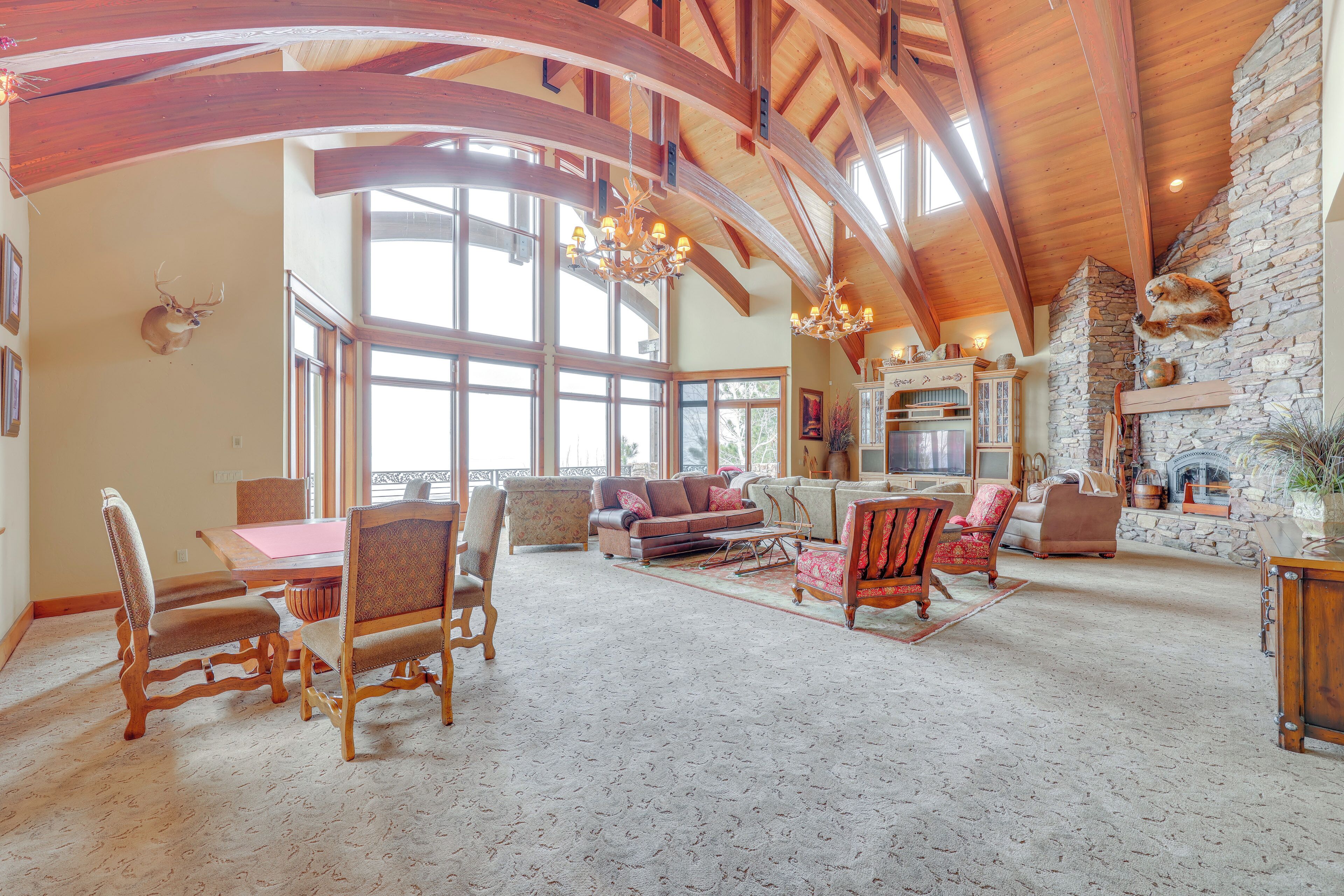 House (5 Bedrooms) | Interior