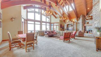 House (5 Bedrooms) | Interior