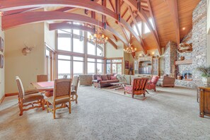 House (5 Bedrooms) | Interior - Hot Tub + Views: Luxe Mountain Escape in Yucaipa (Yucaipa)