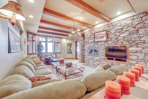 House (5 Bedrooms) | Interior