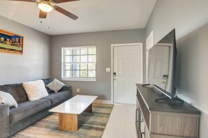 Apartment (2 Bedrooms) | Interior - 8 Mi to Dtwn: Apartment in Miami (Miami Shores)