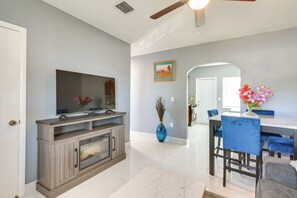 Apartment (2 Bedrooms) | Interior - 8 Mi to Dtwn: Apartment in Miami (Miami Shores)