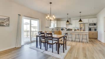 House (5 Bedrooms) | Interior