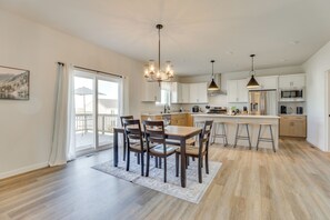 House (5 Bedrooms) | Interior