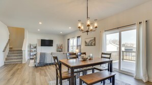 A spacious dining area with a wooden table and chairs, a chandelier, and a view of the outdoors through large windows. - 13 Mi to University of Wisconsin: Suburban Home (Oregon)