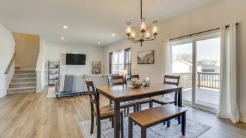 House (5 Bedrooms) | Interior