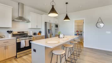 House (5 Bedrooms) | Interior