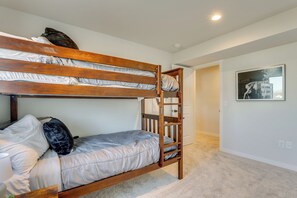 House (5 Bedrooms) | Interior