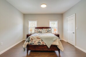 Interior - Virginia Getaway Near Douthat State Park (Clifton Forge)