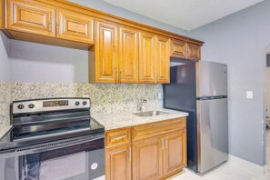 Apartment (2 Bedrooms) | Interior - 7 Mi to Surfside Beach: Pet-friendly Unit in Miami (Miami Shores)