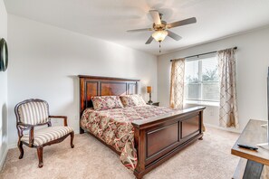 Interior - 7 Mi to Usta: Waterfront 'tennis House' w/ Yard! (Kissimmee)