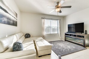 Interior - 7 Mi to Usta: Waterfront 'tennis House' w/ Yard! (Kissimmee)