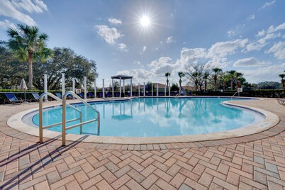 7 Mi to Usta: Waterfront 'tennis House' w/ Yard!