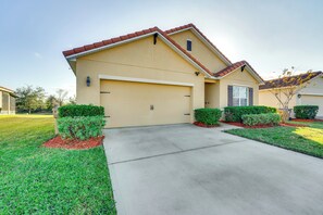 House (4 Bedrooms) | Interior - 7 Mi to Usta: Waterfront 'tennis House' w/ Yard! (Kissimmee)