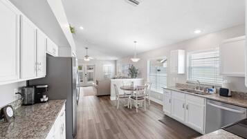 House (4 Bedrooms) | Interior