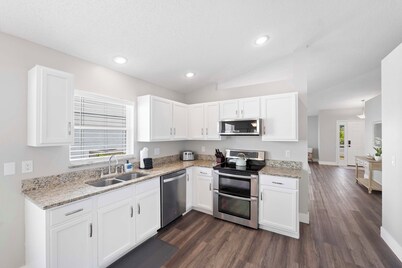 布雷登頓的家中鹹水游泳池和水療中心