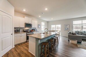 House (5 Bedrooms) | Interior