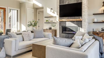 House (5 Bedrooms) | Interior
